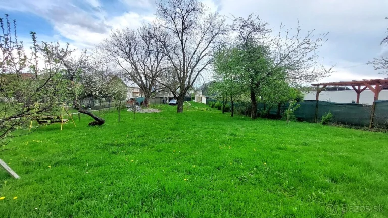 Rodinný dom s pozemkom (2230 m²) na predaj - Slovenské Pravn