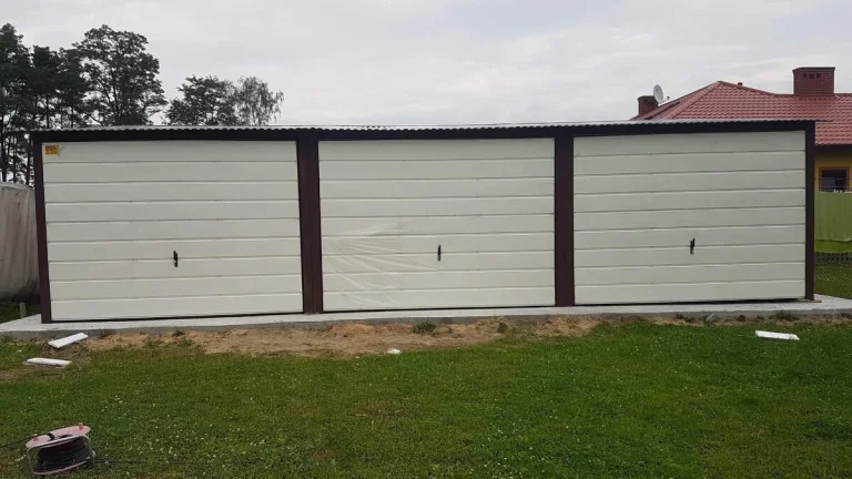 PLECHOVÁ GARÁŽ 9 X 6m - AKRYLOVY