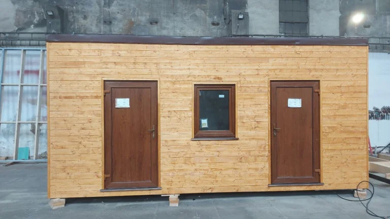 Obytný celoroční modul se šatnou a WC