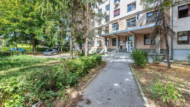 BC TOMÁŠIKOVA 35 - obchodný priestor vo vstupnom vestibule -