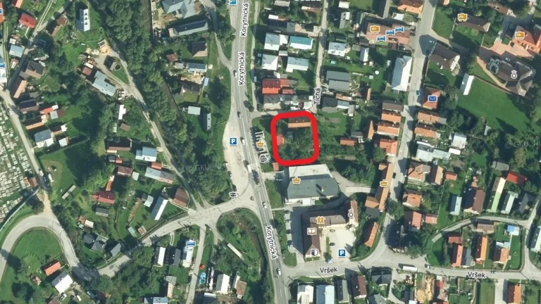 Slnečný pozemok v centre obce 946 m2