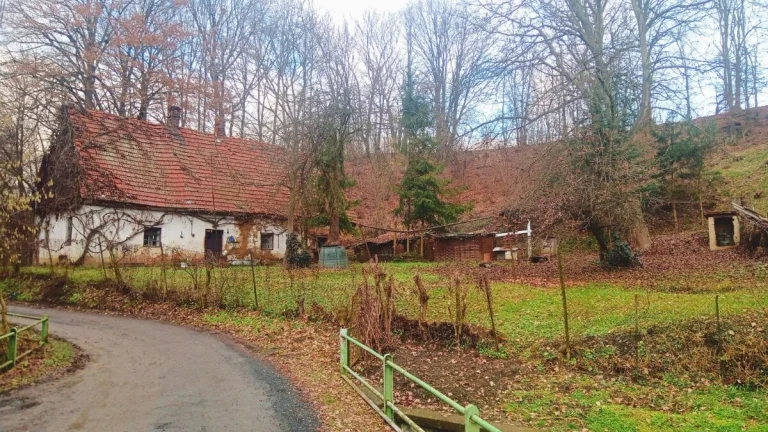 Rodinný dům k demolici - stavební pozemek