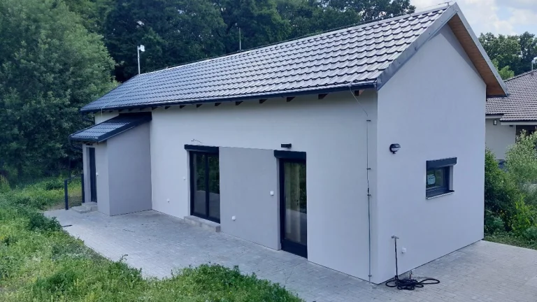 VYROBÍME MOBILNÍ CELOROČNÍ NÍZKOENERGETICKOU DŘEVOSTAVBU