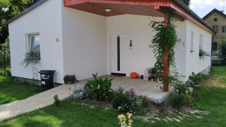STAVÍME MOBILNÍ CELOROČNÍ NÍZKOENERGETICKOU (B) DŘEVOSTAVBU