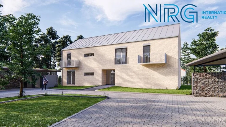 Prodej pozemku 2080 m2, se stavebním povolením k výstavbě by