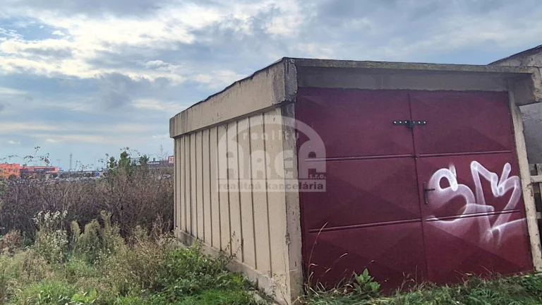 Garáž na sídlisku Západ v Michalovciach
