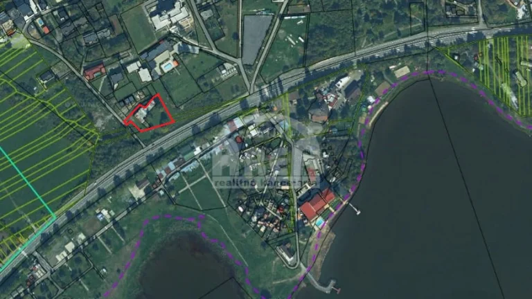 Slnečný pozemok pri obci Kaluža