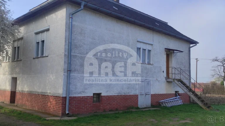 Priestranný rodinný dom v obci Lekárovce