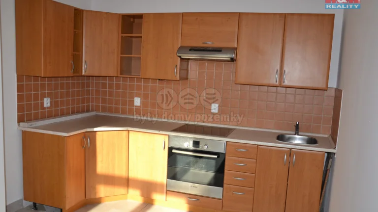 Prodej bytu 1+1, 85 m², Červený Kostelec, náměstí