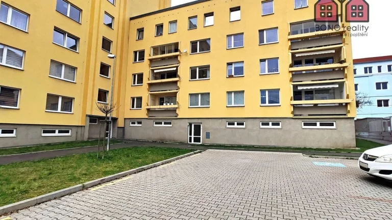4+1, zasklená lodžie, po rekonstrukci, klimatizace, Teplice,