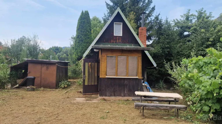 Predáme chatku pri vodnej nádrži Nitrianske Rudno.