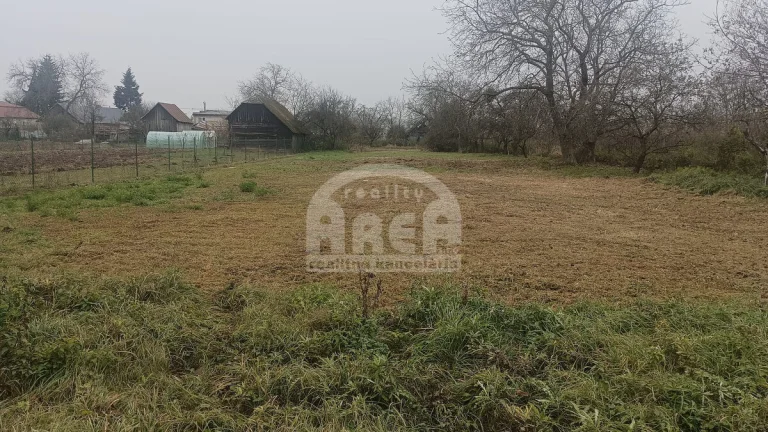 Stavebný pozemok s celkovou výmerou 2.068 m2 v obci Ložín