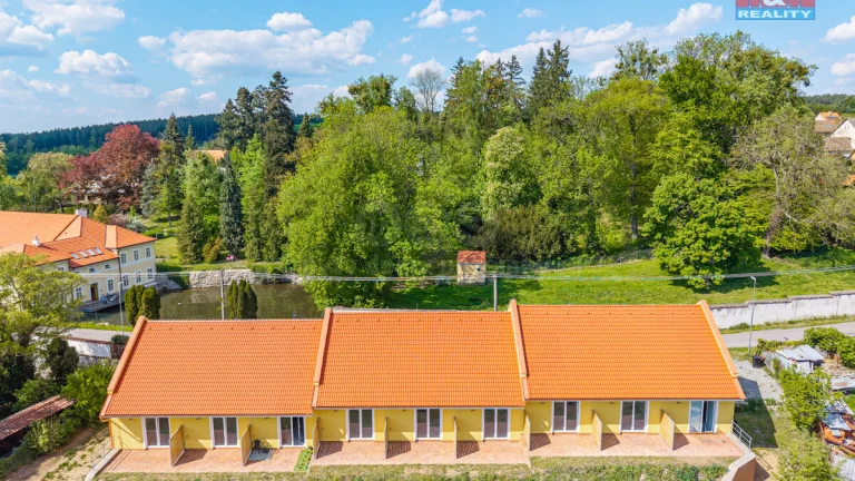 Pronájem bytu 1+kk, 42 m², Vojkov