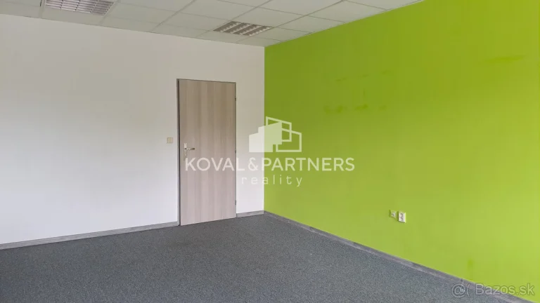 Na prenájom kancelária 21m2, Nitra, v tesnej blízkosti centr