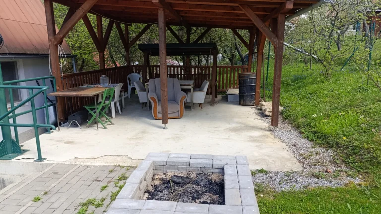 Ponúkame na predaj záhradu s chatkou, oblasť Púchov - Skala