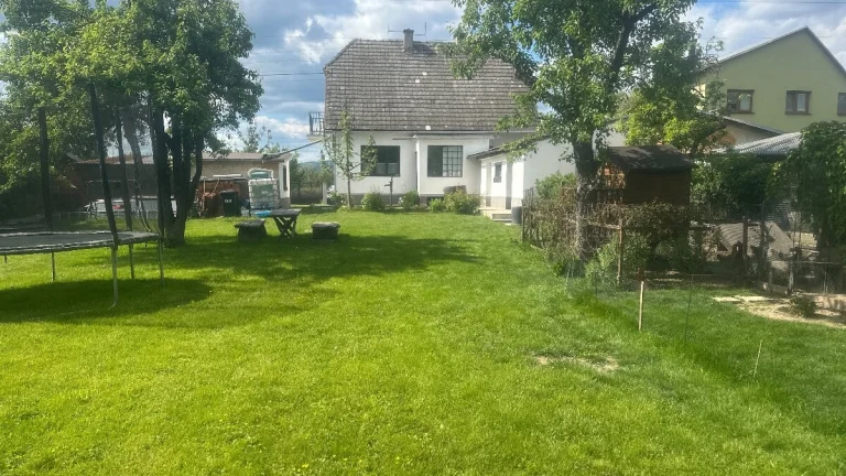 Rodinny dom s garážou a pozemok 1007 m2 Ilava - Sihoť