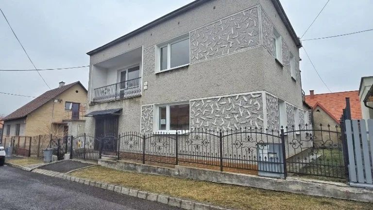 Ponúkame Vám na predaj rodinný dom v meste Handlová