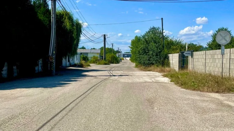 PREDAJ 1770m2 STAVEBNÝ POZEMOK - PIEŠŤANY