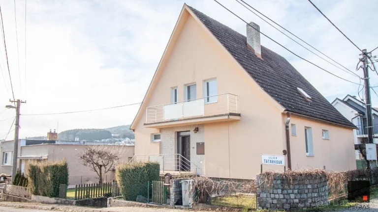 SLNEČNÝ RODINNÝ DOM BOJNICE