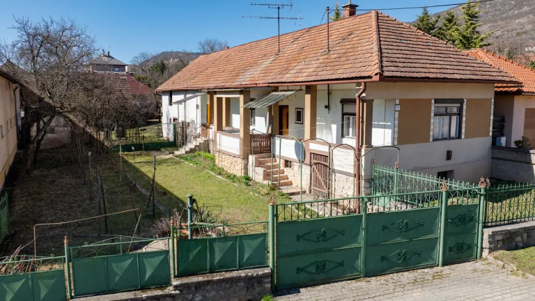REZERVOVANÝ - Rodinný dom v obci Jablonov nad Turňou