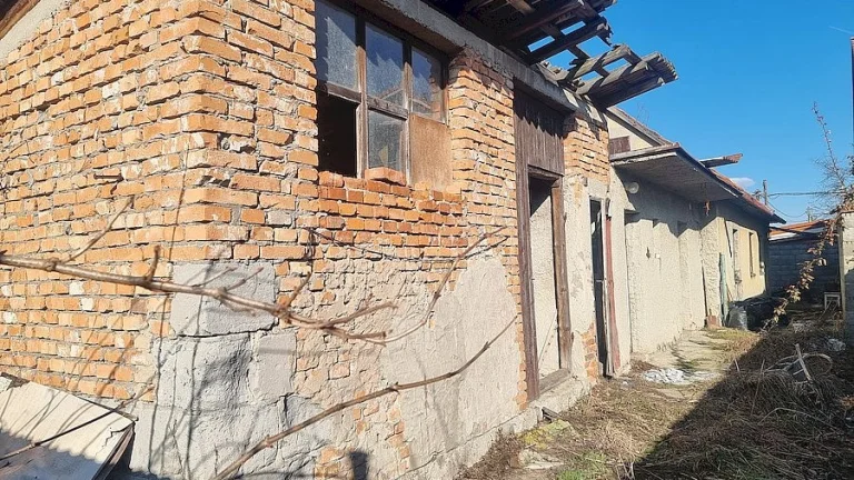 Starší malý rodinný dom s pozemkom 250 m2 v Tomčanoch