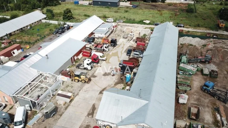 NA PREDAJ: priemyselný areál 3000m2 - Hrnčiarovce nad Parnou