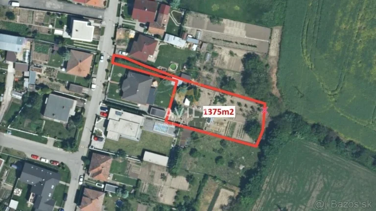 NA PREDAJ: stavebný pozemok 1375m2, šírka 25m - Zavar