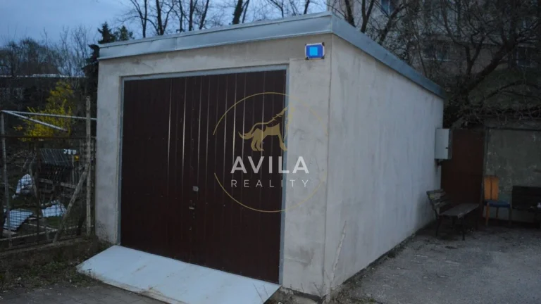 NA PREDAJ: garáž 19m2 - Hlohovec