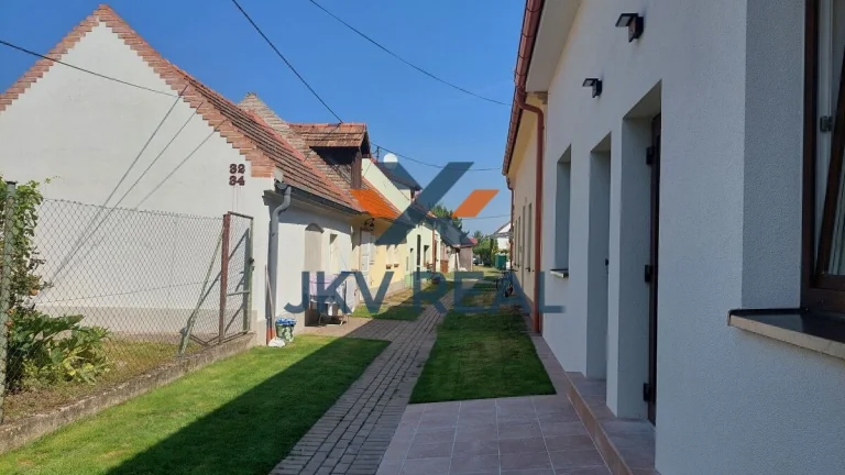 3D obhliadka - 2 izb. mezonet s garážou a pozemkom (3 za 1 c