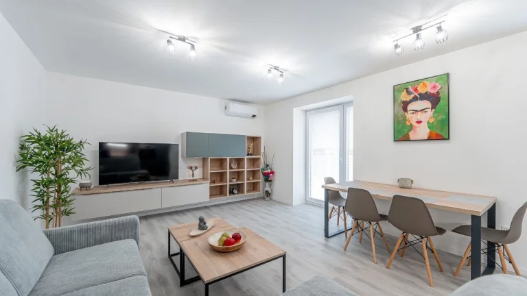 2 izbový byt, novostavba blízko mesta s vlastným parkovacím