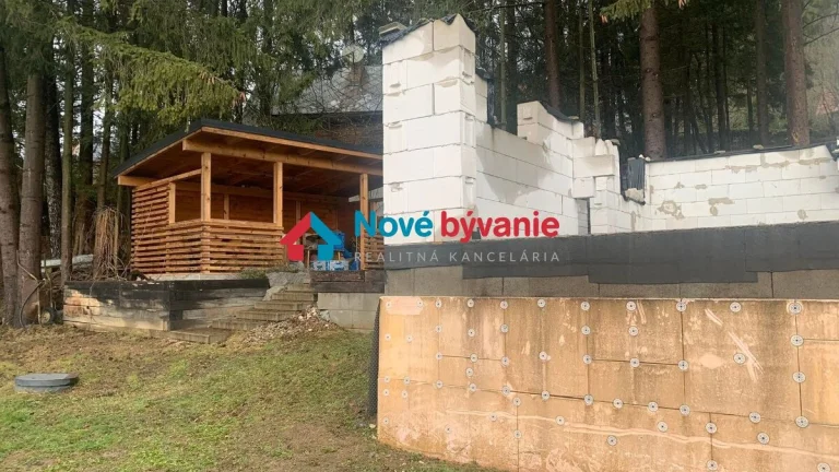 Predaj, Rozostavaná Chata, 75m2, pozemok 375m2, Svederník -