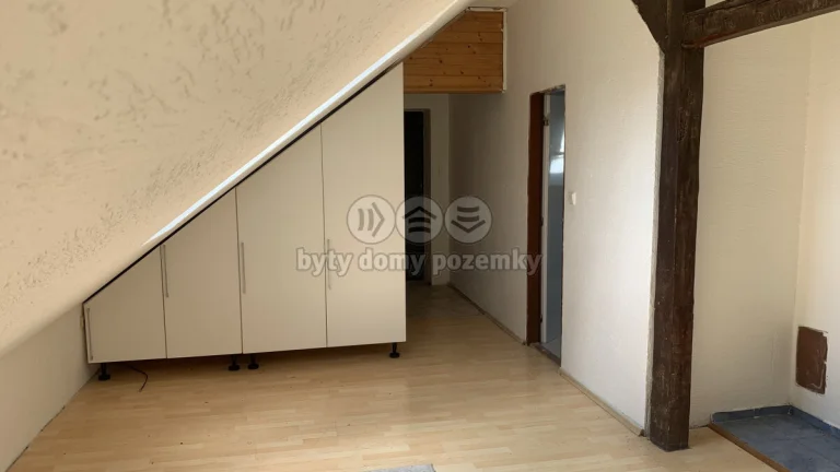 Pronájem bytu 1+kk, 58 m², Vojkovice