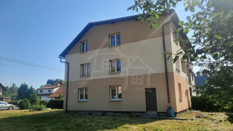Veľký dom na Liptove, vhodný na bývanie, alebo aj podnikan