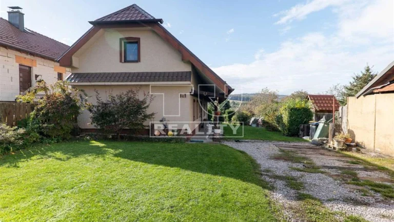 TUreality ponúka na predaj chalupu s veľkým pozemkom v...