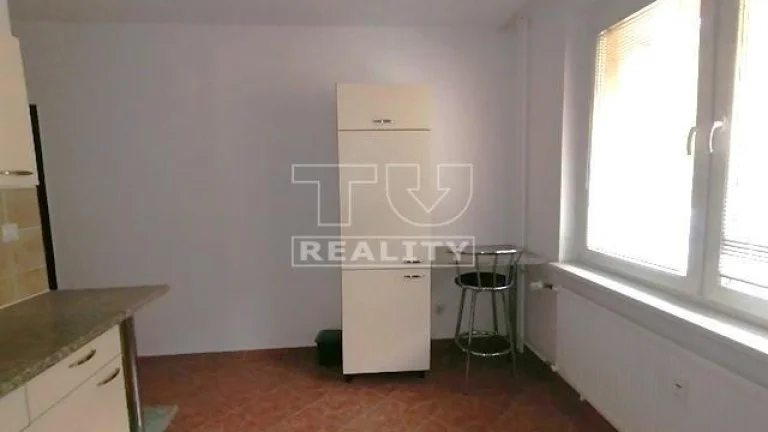 NA PREDAJ 2- IZBOVÝ BYT V TRENČ. TEPLICIACH, SNP 67 M2 S...