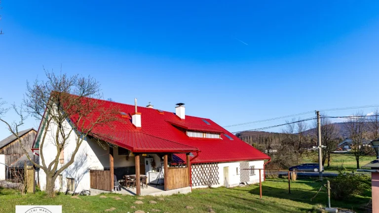 Prodej rodinného domu s pozemkem přes 2600m2 v Černé Vodě