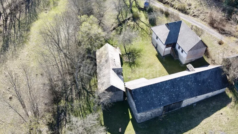 Pokoj v horách vzdialených od mesta, rodinný dom na ch…