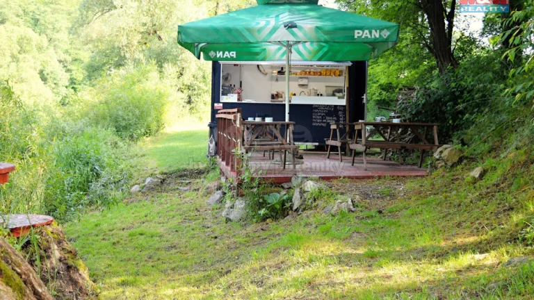 Prodej pozemku se stánkem občerstvení, pozemek 804 m², Kácov