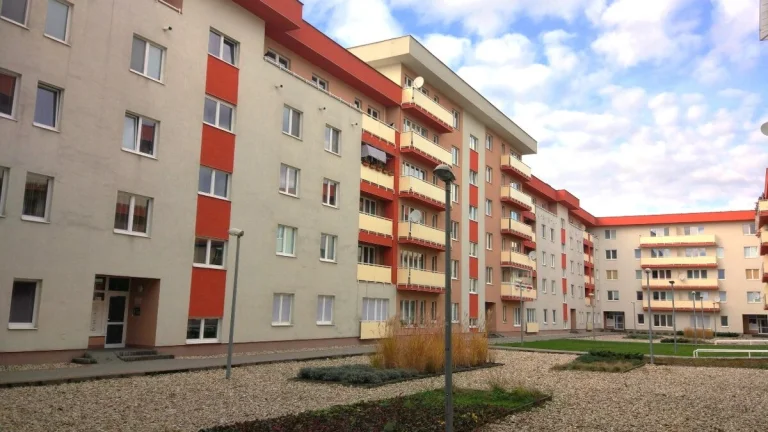 Slnečný 1-izbový byt s balkónom na Bakossovej (bez makléra)