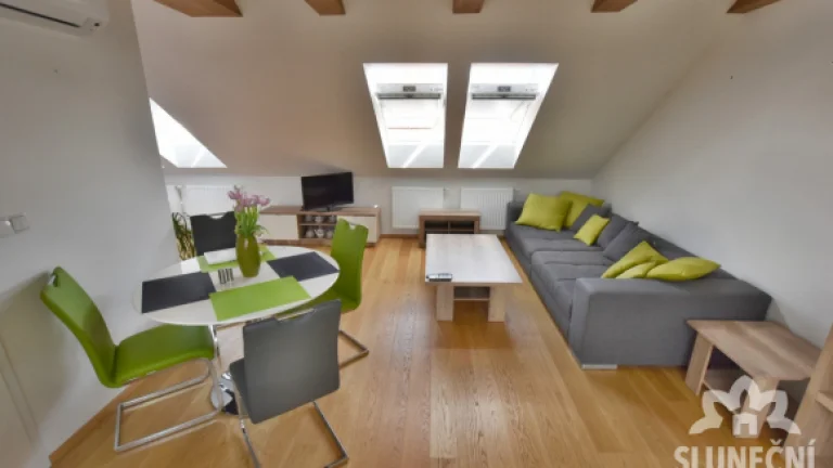 Pronájem vybaveného bytu 1+kk, 53 m², Uherské Hradiště - V T