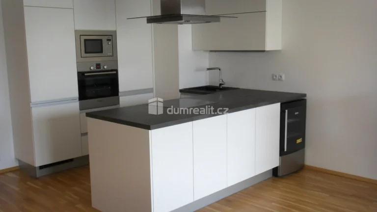 Pronájem bytu 2kk 80m2 P10 Vinohrady Rezidence Korunní balko