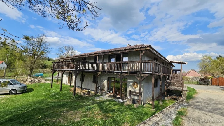 Apart. dům se spol místností/sálem u Telče, 2800m2.