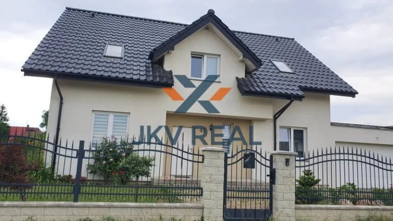 JKVreal ponúka na predaj priestranný rodinný dom