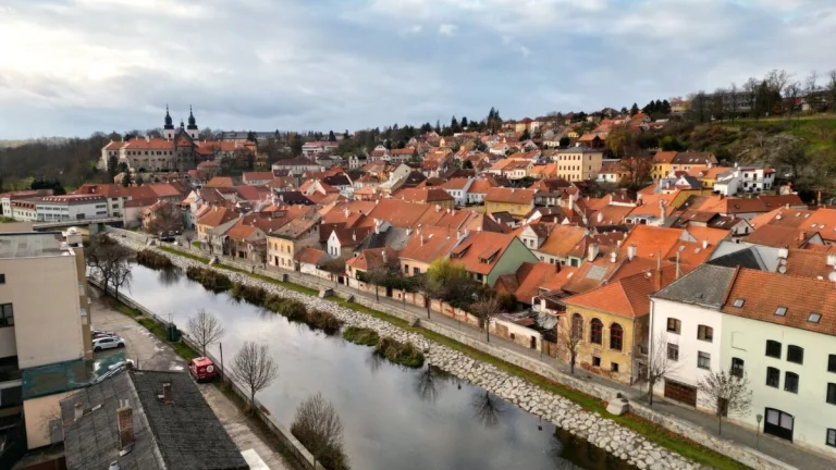 Třebíč, dům v Židovské čtvrti se zahrádkou k náplavce