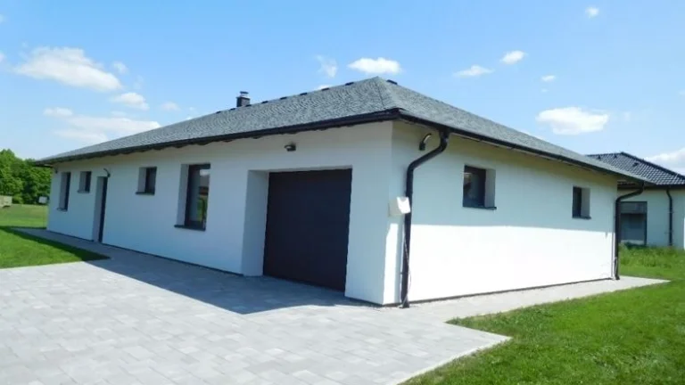 Pronájem novostavby RD bungalov 4+1 s garáží obec Tichá