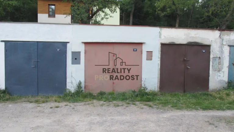 Pronájem garáže 19m2 s elektřinou ve Znojmě, pronájem garáž