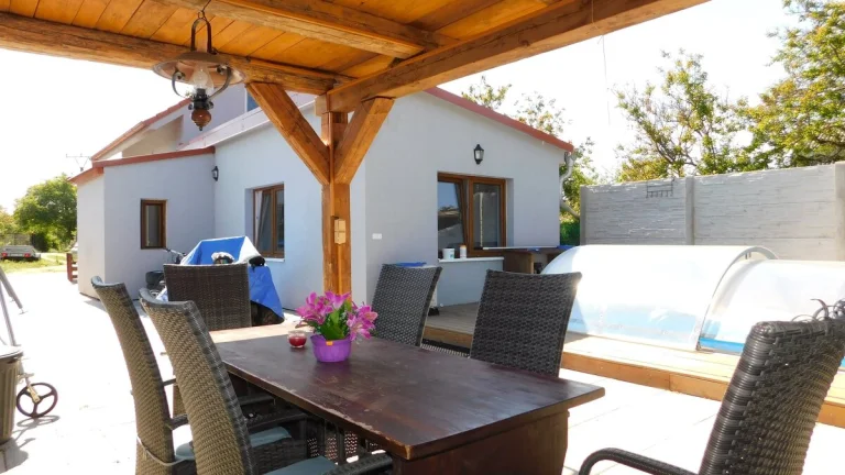 Suchohrdly, chata 3+kk, 80 m2, zahrada, bazén, sklep – rodin
