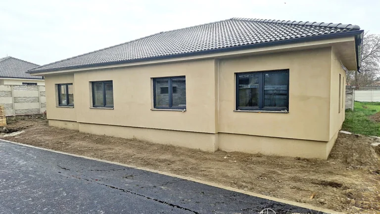 BOSEN | SKOLAUDOVANÝ 3izb Rodinný dvojdom so záhradkou+ klim