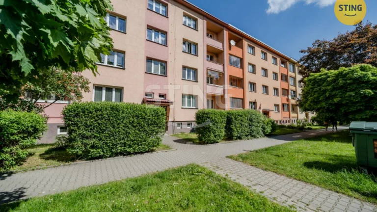 Prodej bytové jednotky 2+1 se zasklenou lodžií, ul. , 132251