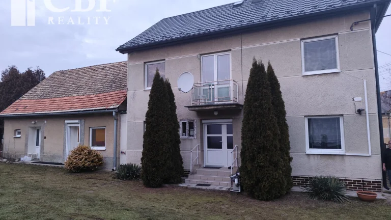 Tomášovce- dvojpodlažný rodinný dom na predaj s veľkým pozem
